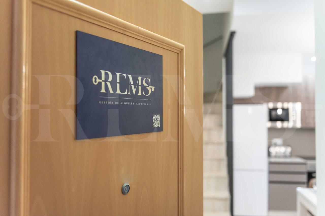 Apartment Lovely Duplex With Private Parking Near Center By Rems Málaga
